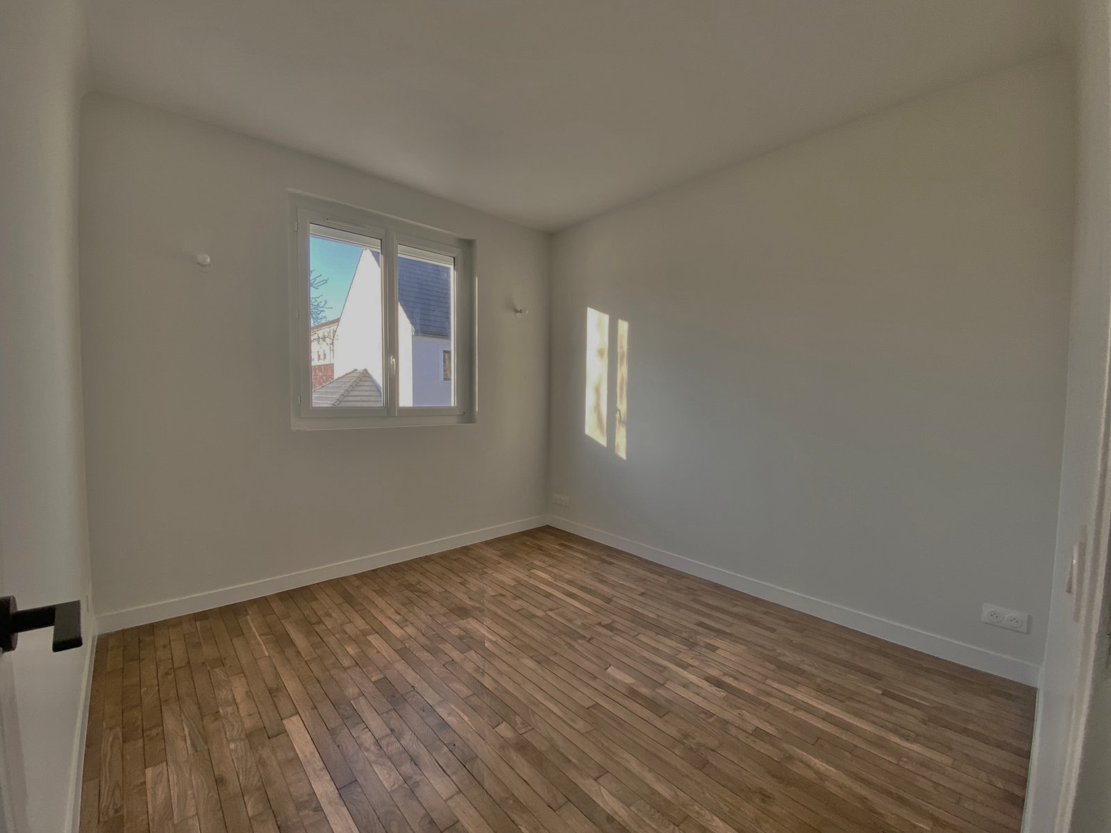 Troisième chambre lumineuse – maison à vendre Sartrouville Yvelines